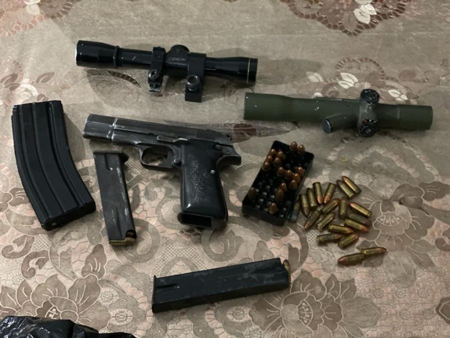 الجيش الاسرائيلي يعتقل شابين من بلدة إذنا بمحافظة الخليل بشبهة حيازتهم السلاح